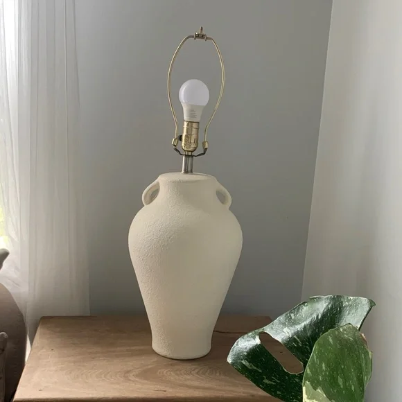 Table lamp with handles traditional classic elegant off white ceramic - Picture 2 of 7